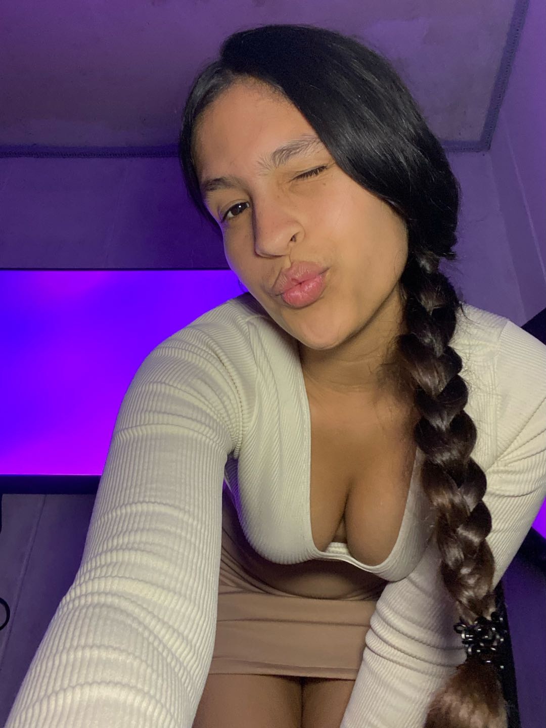 Live girl video call — Alana from Venezuela