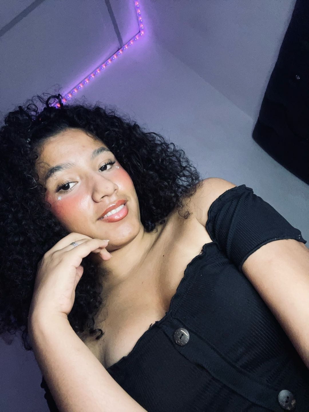 Girl video call profile of Amor