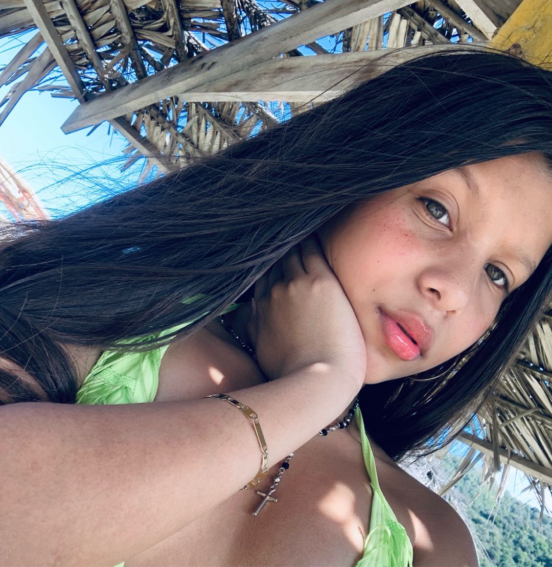Girl video call profile of Ale