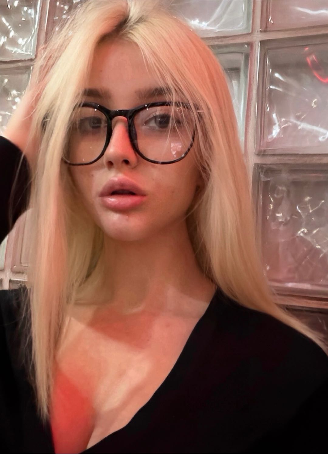 Girl video call profile of Blondie