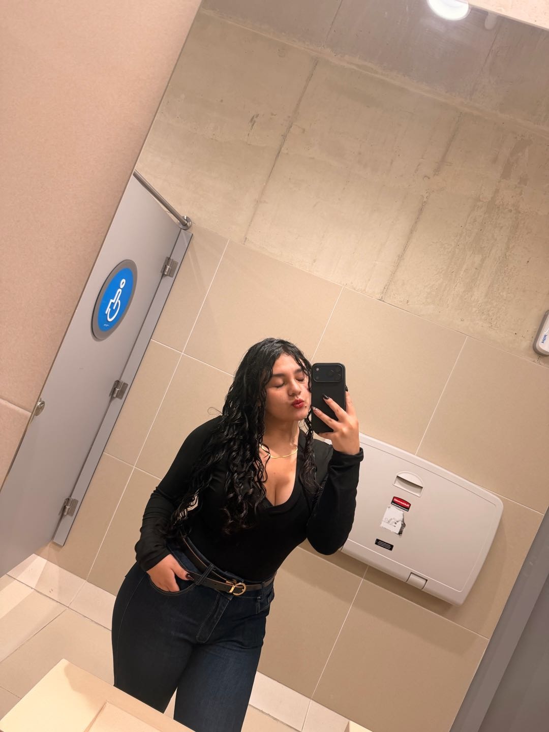 Girl video call profile of Valen