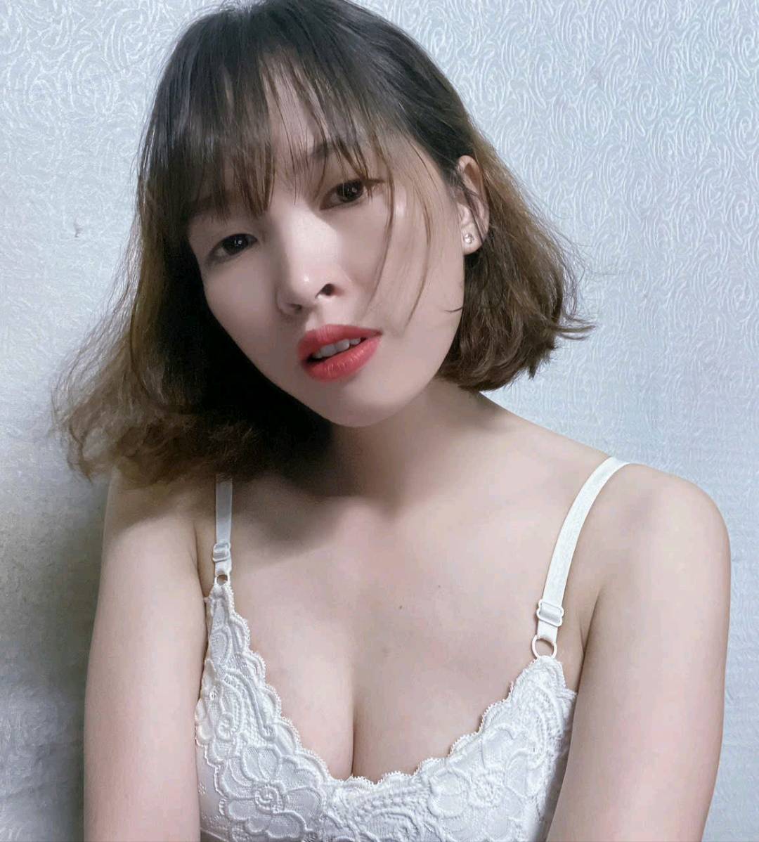 Girl video call profile of Valen