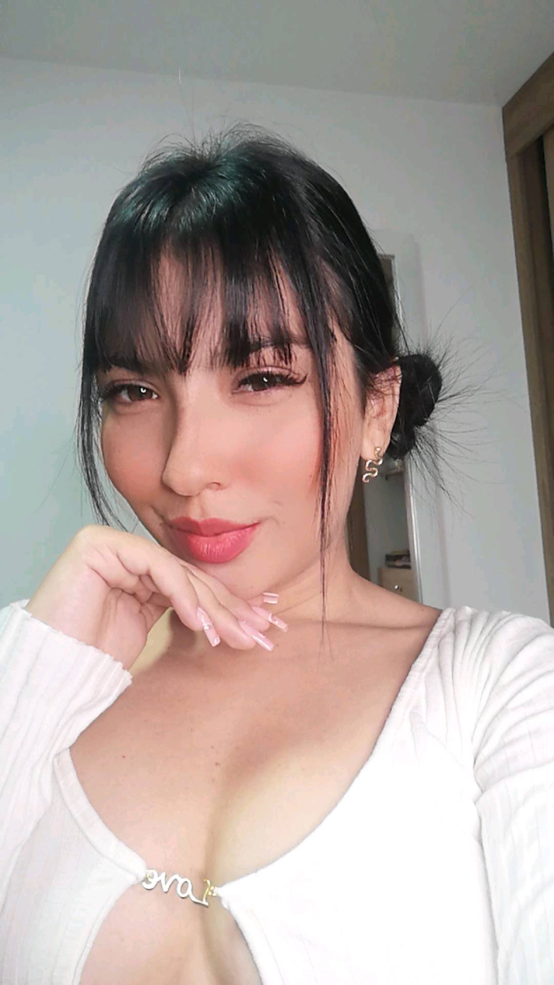 Girl video call profile of Samanta